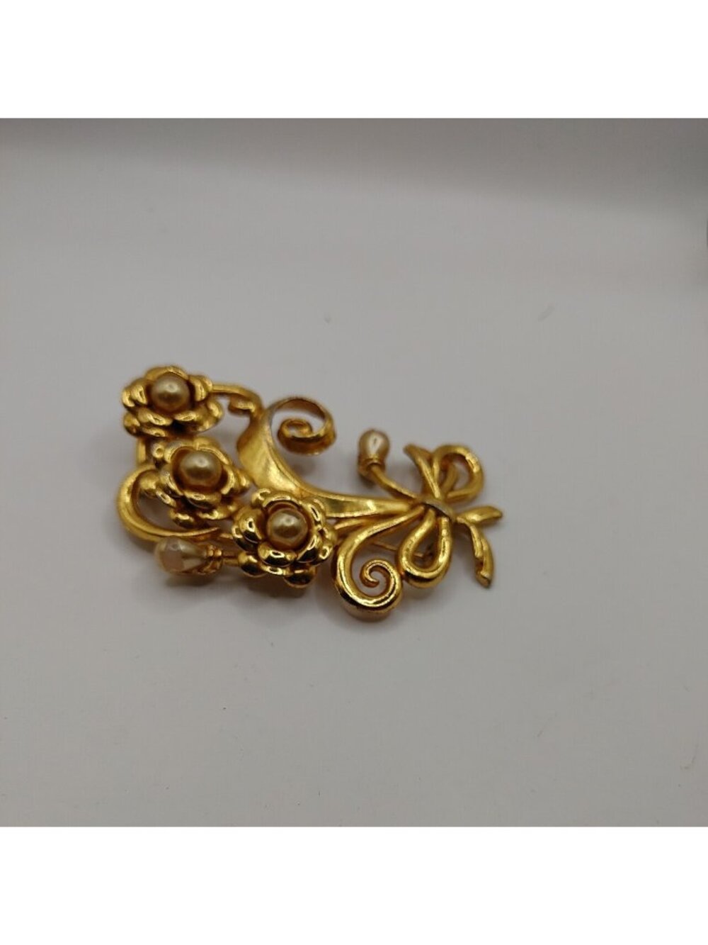 VTG Brooch faux Pearls gold Tone Floral Some Damage on pearls See Photo's